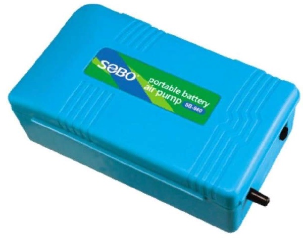 Воздушный насос (компрессор) SOBO  SB 960 (2 л/мин, 2х1,5 Вт, 1-канальный, работает от 2 батареек)